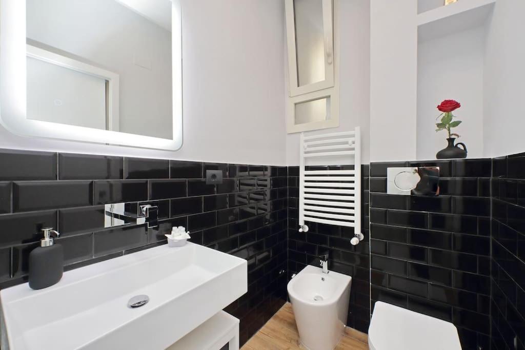 Ostiense Upsidedown Apartment Rome Bagian luar foto
